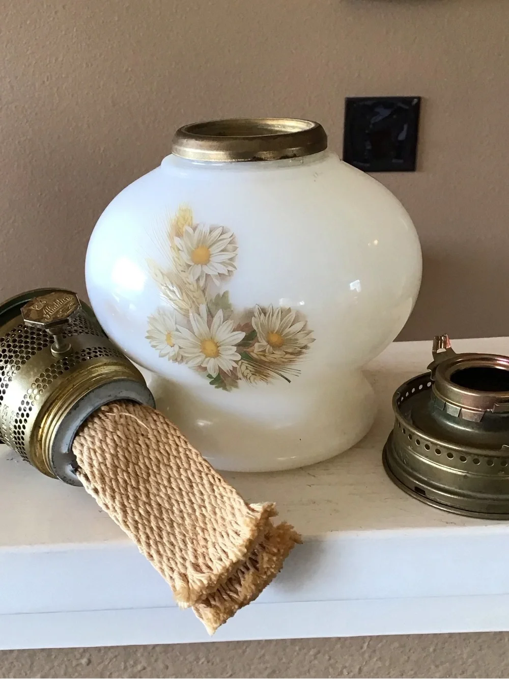 Vintage Aladdin American Classic Daisy Wheat Kerosene Oil Lamp